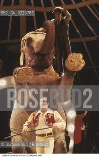 Localizzazione:..VENEZIA / S. MARCO..Oggetto:..Soggetto:..CARNEVALE CIRCO ELEFANTE..Cronologia: ....Definizione Culturale:..   Autore: ....   Stile:....   Editori/Stampatori:..   Committenza:..Materia e Tecnica:....Collocazione:..Note:....Riproduzione Fotografica:..Graziano Arici/Rosebud2 .Copyright:..Graziano Arici/Rosebud2 .Data:..1980..Costo:..A..
