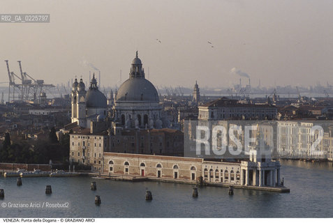 Localizzazione:..VENEZIA / DORSODURO..Oggetto:..Soggetto:..PUNTA E MAGAZZINI DELLA DOGANA / SALUTE..Cronologia: ..XVII XIX SECOLO..Definizione Culturale:..   Autore: ..GIUSEPPE BENONI..ALVISE PIGAZZI..   Stile:....   Editori/Stampatori:..   Committenza:..Materia e Tecnica:....Collocazione:..Note:..MONUMENTALE DALL ALTO..Riproduzione Fotografica:..Graziano Arici/Rosebud2 .Copyright:..Graziano Arici/Rosebud2 .Data:..1990..Costo:..A..