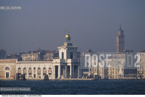 Localizzazione:..VENEZIA / DORSODURO..Oggetto:..Soggetto:..PUNTA DELLA DOGANA DA MAR..Cronologia: ..XVII XIX SECOLO..Definizione Culturale:..   Autore: ..GIUSEPPE BENONI..ALVISE PIGAZZI..   Stile:....   Editori/Stampatori:..   Committenza:..Materia e Tecnica:....Collocazione:..Note:..MONUMENTALE..Riproduzione Fotografica:..Graziano Arici/Rosebud2 .Copyright:..Graziano Arici/Rosebud2 .Data:..1990..Costo:..A..