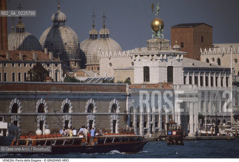 Localizzazione:..VENEZIA / DORSODURO..Oggetto:..Soggetto:..PUNTA E MAGAZZINI DELLA DOGANA DA MAR..Cronologia: ..XVII XIX SECOLO..Definizione Culturale:..   Autore: ..GIUSEPPE BENONI..ALVISE PIGAZZI..   Stile:....   Editori/Stampatori:..   Committenza:..Materia e Tecnica:....Collocazione:..Note:..MONUMENTALE..Riproduzione Fotografica:..Graziano Arici/Rosebud2 .Copyright:..Graziano Arici/Rosebud2 .Data:..1990..Costo:..A..