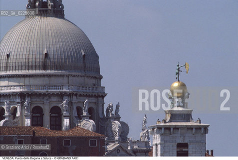 Localizzazione:..VENEZIA / DORSODURO..Oggetto:..Soggetto:..PUNTA DELLA DOGANA E CUPOLA DELLA SALUTE..Cronologia: ..XVII SECOLO..Definizione Culturale:..   Autore: ..BERNARDO FALCONE..BALDASSARE LONGHENA..   Stile:....   Editori/Stampatori:..   Committenza:..Materia e Tecnica:....Collocazione:..Note:..MONUMENTALE..Riproduzione Fotografica:..Graziano Arici/Rosebud2 .Copyright:..Graziano Arici/Rosebud2 .Data:..1990..Costo:..A..