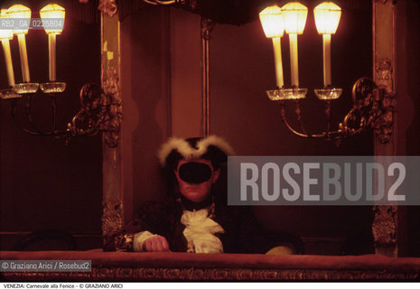 Localizzazione:..VENEZIA / S. MARCO..Oggetto:..Soggetto:..CARNEVALE IN MASCHERA ALLA FENICE..Cronologia: ....Definizione Culturale:..   Autore: ....   Stile:....   Editori/Stampatori:..   Committenza:..Materia e Tecnica:....Collocazione:..Note:....Riproduzione Fotografica:..Graziano Arici/Rosebud2 .Copyright:..Graziano Arici/Rosebud2 .Data:..1986..Costo:..A..