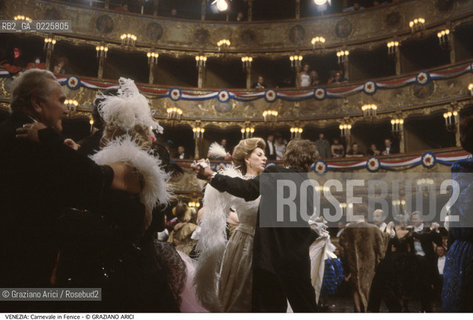 Localizzazione:..VENEZIA / S. MARCO..Oggetto:..Soggetto:..FESTA DI CARNEVALE IN MASCHERA AL TEATRO LA FENICE BALLO CAVALCHINA..Cronologia: ....Definizione Culturale:..   Autore: ....   Stile:....   Editori/Stampatori:..   Committenza:..Materia e Tecnica:....Collocazione:..Note:....Riproduzione Fotografica:..Graziano Arici/Rosebud2 .Copyright:..Graziano Arici/Rosebud2 .Data:..1986..Costo:..A..