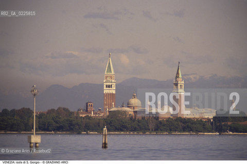 Localizzazione:..VENEZIA..Oggetto:..Soggetto:..ISOLA DI S. GIORGIO E CAMPANILE DI SAN MARCO MONTAGNE..Cronologia: ....Definizione Culturale:..   Autore: ....   Stile:....   Editori/Stampatori:..   Committenza:..Materia e Tecnica:....Collocazione:..Note:..MONUMENTALE SKYLINE..Riproduzione Fotografica:..Graziano Arici/Rosebud2 .Copyright:..Graziano Arici/Rosebud2 .Data:..1995..Costo:..A..