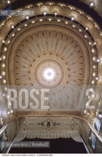 Localizzazione:..VENEZIA / S. MARCO..Oggetto:..Soggetto:..TEATRO CARLO GOLDONI / SOFFITTO DELLA SALA..Cronologia: ..XX SECOLO..Definizione Culturale:..   Autore: ..VITTORIO MORPURGO..   Stile:....   Editori/Stampatori:..   Committenza:..Materia e Tecnica:....Collocazione:..Note:..MONUMENTALE..Riproduzione Fotografica:..Graziano Arici/Rosebud2 .Copyright:..Graziano Arici/Rosebud2 .Data:..1995..Costo:..A..