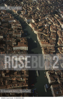 Localizzazione:..VENEZIA..Oggetto:..Soggetto:..CANAL GRANDE..Cronologia: ....Definizione Culturale:..   Autore: ....   Stile:....   Editori/Stampatori:..   Committenza:..Materia e Tecnica:....Collocazione:..Note:..MONUMENTALE DALL ALTO AEREA..Riproduzione Fotografica:..Graziano Arici/Rosebud2 .Copyright:..Graziano Arici/Rosebud2 .Data:..1996..Costo:..A..