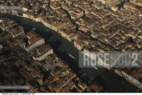 Localizzazione:..VENEZIA..Oggetto:..Soggetto:..CANAL GRANDE..Cronologia: ....Definizione Culturale:..   Autore: ....   Stile:....   Editori/Stampatori:..   Committenza:..Materia e Tecnica:....Collocazione:..Note:..MONUMENTALE DALL ALTO AEREA..Riproduzione Fotografica:..Graziano Arici/Rosebud2 .Copyright:..Graziano Arici/Rosebud2 .Data:..1996..Costo:..A..