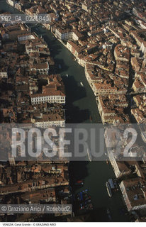 Localizzazione:..VENEZIA..Oggetto:..Soggetto:..CANAL GRANDE..Cronologia: ....Definizione Culturale:..   Autore: ....   Stile:....   Editori/Stampatori:..   Committenza:..Materia e Tecnica:....Collocazione:..Note:..MONUMENTALE DALL ALTO AEREA..Riproduzione Fotografica:..Graziano Arici/Rosebud2 .Copyright:..Graziano Arici/Rosebud2 .Data:..1996..Costo:..A..