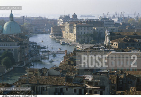 Localizzazione:..VENEZIA / CANNAREGIO S. CROCE..Oggetto:..Soggetto:..CANAL GRANDE PONTE DEGLI SCALZI..Cronologia: ....Definizione Culturale:..   Autore: ....   Stile:....   Editori/Stampatori:..   Committenza:..Materia e Tecnica:....Collocazione:..Note:..MONUMENTALE DALL ALTO..Riproduzione Fotografica:..Graziano Arici/Rosebud2 .Copyright:..Graziano Arici/Rosebud2 .Data:..1990..Costo:..A..