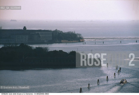 Localizzazione:..VENEZIA / LAGUNA SUD..Oggetto:..Soggetto:..ISOLE DELLE GRAZIE E S. CLEMENTE..Cronologia: ....Definizione Culturale:..   Autore: ....   Stile:....   Editori/Stampatori:..   Committenza:..Materia e Tecnica:....Collocazione:..Note:..MONUMENTALE SKYLINE..Riproduzione Fotografica:..Graziano Arici/Rosebud2 .Copyright:..Graziano Arici/Rosebud2 .Data:..1995..Costo:..A..