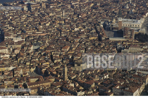 Localizzazione:..VENEZIA..Oggetto:..Soggetto:..SESTIERE DI S. MARCO / FENICE INCENDIO PIAZZA SAN MARCO..Cronologia: ....Definizione Culturale:..   Autore: ....   Stile:....   Editori/Stampatori:..   Committenza:..Materia e Tecnica:....Collocazione:..Note:..MONUMENTALE DALL ALTO AEREA..Riproduzione Fotografica:..Graziano Arici/Rosebud2 .Copyright:..Graziano Arici/Rosebud2 .Data:..1996..Costo:..A..