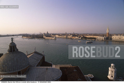Localizzazione:..VENEZIA..Oggetto:..Soggetto:..BACINO SAN MARCO E CANALE DELLA GIUDECCA..Cronologia: ....Definizione Culturale:..   Autore: ....   Stile:....   Editori/Stampatori:..   Committenza:..Materia e Tecnica:....Collocazione:..Note:..MONUMENTALE DALL ALTO..Riproduzione Fotografica:..Graziano Arici/Rosebud2 .Copyright:..Graziano Arici/Rosebud2 .Data:..1996..Costo:..A..