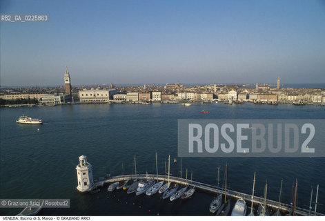 Localizzazione:..VENEZIA / S. MARCO..Oggetto:..Soggetto:..BACINO DI SAN MARCO / COMPAGNIA DELLA VELA..Cronologia: ....Definizione Culturale:..   Autore: ....   Stile:....   Editori/Stampatori:..   Committenza:..Materia e Tecnica:....Collocazione:..Note:..MONUMENTALE DALL ALTO..Riproduzione Fotografica:..Graziano Arici/Rosebud2 .Copyright:..Graziano Arici/Rosebud2 .Data:..1990..Costo:..A..