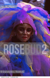 Localizzazione:..VENEZIA..Oggetto:..Soggetto:..CARNEVALE MASCHERA..Cronologia: ....Definizione Culturale:..   Autore: ....   Stile:....   Editori/Stampatori:..   Committenza:..Materia e Tecnica:....Collocazione:..Note:....Riproduzione Fotografica:..Graziano Arici/Rosebud2 .Copyright:..Graziano Arici/Rosebud2 .Data:..1993..Costo:..A..