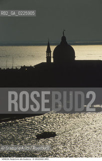 Localizzazione:..VENEZIA / ISOLA DELLA GIUDECCA..Oggetto:..Soggetto:..CHIESA DEL REDENTORE CANALE DELLA GIUDECCA LAGUNA..Cronologia: ....Definizione Culturale:..   Autore: ....   Stile:....   Editori/Stampatori:..   Committenza:..Materia e Tecnica:....Collocazione:..Note:..MONUMENTALE SKYLINE..Riproduzione Fotografica:..Graziano Arici/Rosebud2 .Copyright:..Graziano Arici/Rosebud2 .Data:..1995..Costo:..A..