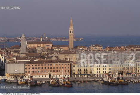 Localizzazione:..VENEZIA / CASTELLO..Oggetto:..Soggetto:..RIVA DEGLI SCHIAVONI..Cronologia: ....Definizione Culturale:..   Autore: ....   Stile:....   Editori/Stampatori:..   Committenza:..Materia e Tecnica:....Collocazione:..Note:..MONUMENTALE DALL ALTO..Riproduzione Fotografica:..Graziano Arici/Rosebud2 .Copyright:..Graziano Arici/Rosebud2 .Data:..1990..Costo:..A..