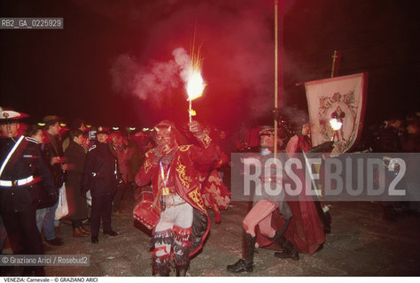 Localizzazione:..VENEZIA..Oggetto:..Soggetto:..CARNEVALE COMEDIANTS COMPAGNIA DI CALZA I ANTICHI FUOCO..Cronologia: ....Definizione Culturale:..   Autore: ....   Stile:....   Editori/Stampatori:..   Committenza:..Materia e Tecnica:....Collocazione:..Note:....Riproduzione Fotografica:..Graziano Arici/Rosebud2 .Copyright:..Graziano Arici/Rosebud2 .Data:..1992..Costo:..A..