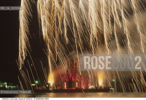 Localizzazione:..VENEZIA / S. MARCO..Oggetto:..Soggetto:..CARNEVALE FUOCHI D ARTIFICIO.BACINO..Cronologia: ....Definizione Culturale:..   Autore: ....   Stile:....   Editori/Stampatori:..   Committenza:..Materia e Tecnica:....Collocazione:..Note:....Riproduzione Fotografica:..Graziano Arici/Rosebud2 .Copyright:..Graziano Arici/Rosebud2 .Data:..1986..Costo:..A..