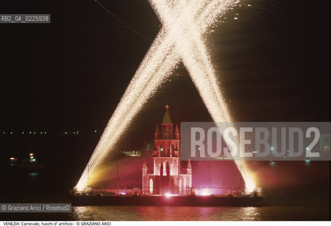 Localizzazione:..VENEZIA / S. MARCO..Oggetto:..Soggetto:..CARNEVALE FUOCHI D ARTIFICIO IN BACINO ..Cronologia: ....Definizione Culturale:..   Autore: ....   Stile:....   Editori/Stampatori:..   Committenza:..Materia e Tecnica:....Collocazione:..Note:....Riproduzione Fotografica:..Graziano Arici/Rosebud2 .Copyright:..Graziano Arici/Rosebud2 .Data:..1986..Costo:..A..