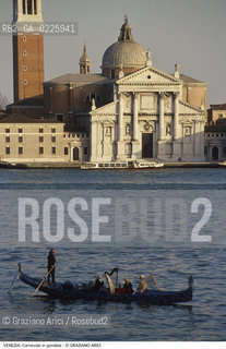 Localizzazione:..VENEZIA / S. MARCO..Oggetto:..Soggetto:..CARNEVALE IN GONDOLA MASCHERE BACINO S. GIORGIO SWATCH ..Cronologia: ....Definizione Culturale:..   Autore: ....   Stile:....   Editori/Stampatori:..   Committenza:..Materia e Tecnica:....Collocazione:..Note:....Riproduzione Fotografica:..Graziano Arici/Rosebud2 .Copyright:..Graziano Arici/Rosebud2 .Data:..1992..Costo:..A..