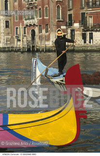 Localizzazione:..VENEZIA / S. MARCO..Oggetto:..Soggetto:..CARNEVALE GONDOLE COLORATE SWATCH ..Cronologia: ....Definizione Culturale:..   Autore: ....   Stile:....   Editori/Stampatori:..   Committenza:..Materia e Tecnica:....Collocazione:..Note:....Riproduzione Fotografica:..Graziano Arici/Rosebud2 .Copyright:..Graziano Arici/Rosebud2 .Data:..1992..Costo:..A..