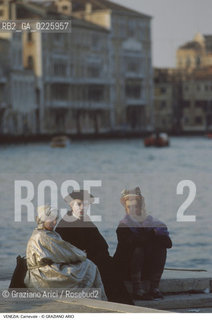 Localizzazione:..VENEZIA..Oggetto:..Soggetto:..CARNEVALE MASCHERE CANAL GRANDE..Cronologia: ....Definizione Culturale:..   Autore: ....   Stile:....   Editori/Stampatori:..   Committenza:..Materia e Tecnica:....Collocazione:..Note:....Riproduzione Fotografica:..Graziano Arici/Rosebud2 .Copyright:..Graziano Arici/Rosebud2 .Data:..1994..Costo:..A..