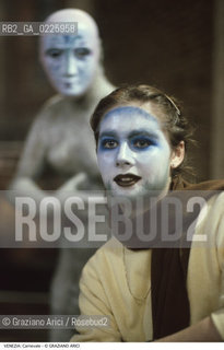 Localizzazione:..VENEZIA..Oggetto:..Soggetto:..CARNEVALE TRUCCO..Cronologia: ....Definizione Culturale:..   Autore: ....   Stile:....   Editori/Stampatori:..   Committenza:..Materia e Tecnica:....Collocazione:..Note:....Riproduzione Fotografica:..Graziano Arici/Rosebud2 .Copyright:..Graziano Arici/Rosebud2 .Data:..1988..Costo:..A..