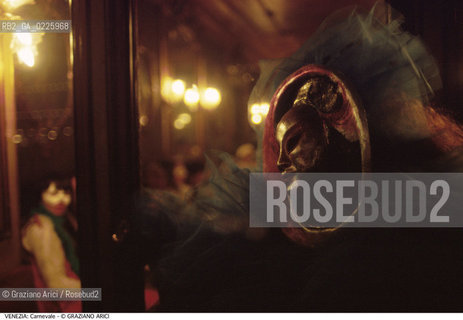 Localizzazione:..VENEZIA / S. MARCO..Oggetto:..Soggetto:..CARNEVALE MASCHERA CAFFE FLORIAN..Cronologia: ....Definizione Culturale:..   Autore: ....   Stile:....   Editori/Stampatori:..   Committenza:..Materia e Tecnica:....Collocazione:..Note:....Riproduzione Fotografica:..Graziano Arici/Rosebud2 .Copyright:..Graziano Arici/Rosebud2 .Data:..1990..Costo:..A..