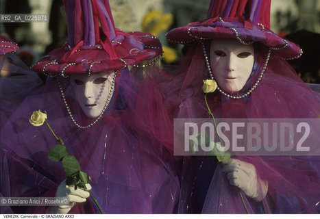 Localizzazione:..VENEZIA..Oggetto:..Soggetto:..CARNEVALE MASCHERE FIORE..Cronologia: ....Definizione Culturale:..   Autore: ....   Stile:....   Editori/Stampatori:..   Committenza:..Materia e Tecnica:....Collocazione:..Note:....Riproduzione Fotografica:..Graziano Arici/Rosebud2 .Copyright:..Graziano Arici/Rosebud2 .Data:..1990..Costo:..A..