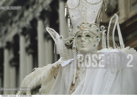Localizzazione:..VENEZIA / S. MARCO..Oggetto:..Soggetto:..CARNEVALE MASCHERA..Cronologia: ....Definizione Culturale:..   Autore: ....   Stile:....   Editori/Stampatori:..   Committenza:..Materia e Tecnica:....Collocazione:..Note:....Riproduzione Fotografica:..Graziano Arici/Rosebud2 .Copyright:..Graziano Arici/Rosebud2 .Data:..1993..Costo:..A..