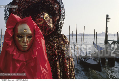 Localizzazione:..VENEZIA / S. MARCO..Oggetto:..Soggetto:..CARNEVALE MASCHERE BACINO GONDOLE..Cronologia: ....Definizione Culturale:..   Autore: ....   Stile:....   Editori/Stampatori:..   Committenza:..Materia e Tecnica:....Collocazione:..Note:....Riproduzione Fotografica:..Graziano Arici/Rosebud2 .Copyright:..Graziano Arici/Rosebud2 .Data:..1993..Costo:..A..