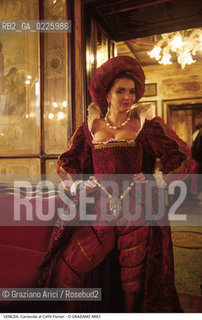 Localizzazione:..VENEZIA / S. MARCO..Oggetto:..Soggetto:..CARNEVALE MASCHERE AL CAFFE FLORIAN..Cronologia: ....Definizione Culturale:..   Autore: ....   Stile:....   Editori/Stampatori:..   Committenza:..Materia e Tecnica:....Collocazione:..Note:....Riproduzione Fotografica:..Graziano Arici/Rosebud2 .Copyright:..Graziano Arici/Rosebud2 .Data:..1993..Costo:..A..