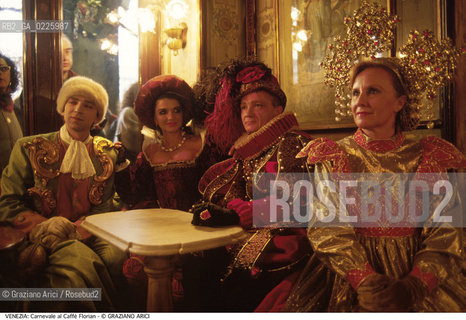 Localizzazione:..VENEZIA / S. MARCO..Oggetto:..Soggetto:..CARNEVALE MASCHERE AL CAFFE FLORIAN..Cronologia: ....Definizione Culturale:..   Autore: ....   Stile:....   Editori/Stampatori:..   Committenza:..Materia e Tecnica:....Collocazione:..Note:....Riproduzione Fotografica:..Graziano Arici/Rosebud2 .Copyright:..Graziano Arici/Rosebud2 .Data:..1993..Costo:..A..