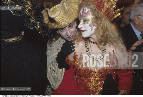 Localizzazione:..VENEZIA..Oggetto:..Soggetto:..FESTA DI CARNEVALE IN UN PALAZZO / MASCHERE..Cronologia: ....Definizione Culturale:..   Autore: ....   Stile:....   Editori/Stampatori:..   Committenza:..Materia e Tecnica:....Collocazione:..Note:....Riproduzione Fotografica:..Graziano Arici/Rosebud2 .Copyright:..Graziano Arici/Rosebud2 .Data:..1986..Costo:..A..