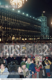 Localizzazione:..VENEZIA / S. MARCO..Oggetto:..Soggetto:..CARNEVALE PIAZZA SAN MARCO MASCHERE FOLLA..Cronologia: ....Definizione Culturale:..   Autore: ....   Stile:....   Editori/Stampatori:..   Committenza:..Materia e Tecnica:....Collocazione:..Note:....Riproduzione Fotografica:..Graziano Arici/Rosebud2 .Copyright:..Graziano Arici/Rosebud2 .Data:..1990..Costo:..A..