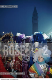 Localizzazione:..VENEZIA / S. MARCO..Oggetto:..Soggetto:..CARNEVALE MASCHERE IN PIAZZA SAN MARCO..Cronologia: ....Definizione Culturale:..   Autore: ....   Stile:....   Editori/Stampatori:..   Committenza:..Materia e Tecnica:....Collocazione:..Note:....Riproduzione Fotografica:..Graziano Arici/Rosebud2 .Copyright:..Graziano Arici/Rosebud2 .Data:..1987..Costo:..A..