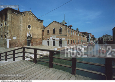 Localizzazione:..VENEZIA / CANNAREGIO..Oggetto:..Soggetto:..CAMPO S. ALVISE / CHIESA E CONVENTO..Cronologia:..XIV SECOLO..Definizione Culturale:..   Autore: ....   Stile: ....   Editori/Stampatori:..   Committenza:..Materia e Tecnica:..Collocazione:..Note:..CALLI CAMPI E PONTI..Riproduzione Fotografica:..Copyright:..Graziano Arici/Rosebud2 .Data:..1993..Costo:..A
