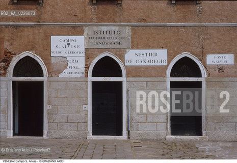 Localizzazione:..VENEZIA / CANNAREGIO..Oggetto:..Soggetto:..CAMPO S. ALVISE / EX CONVENTO..Cronologia:..XIV SECOLO..Definizione Culturale:..   Autore: ....   Stile: ....   Editori/Stampatori:..   Committenza:..Materia e Tecnica:..Collocazione:..Note:..CALLI CAMPI E PONTI..Riproduzione Fotografica:..Copyright:..Graziano Arici/Rosebud2 .Data:..1993..Costo:..A
