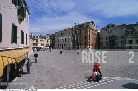 Localizzazione:..VENEZIA / S. MARCO..Oggetto:..Soggetto:..CAMPO S. ANGELO..Cronologia:....Definizione Culturale:..   Autore: ..   Stile: ....   Editori/Stampatori:..   Committenza:..Materia e Tecnica:..Collocazione:..Note:..CALLI CAMPI E PONTI..Riproduzione Fotografica:..Copyright:..Graziano Arici/Rosebud2 .Data:..1993..Costo:..A