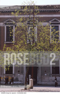 Localizzazione:..VENEZIA / CANNAREGIO..Oggetto:..Soggetto:..CAMPO SS. APOSTOLI / SCUOLA DELL ANGELO CUSTODE / CHIESA EVANGELICA LUTERANA..Cronologia:..XVIII SECOLO..Definizione Culturale:..   Autore: ..ANDREA TIRALI..   Stile: ....   Editori/Stampatori:..   Committenza:..Materia e Tecnica:..Collocazione:..Note:..CALLI CAMPI E PONTI..Riproduzione Fotografica:..Copyright:..Graziano Arici/Rosebud2 .Data:..1993..Costo:..A