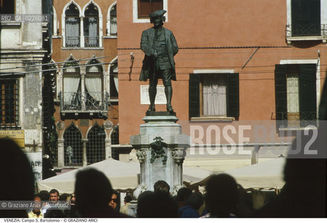 Caption: Localizzazione:..VENEZIA / S. MARCO..Oggetto:..Soggetto:..CAMPO S. BARTOLOMIO / MONUMENTO A CARLO GOLDONI..Cronologia: ..XIX SECOLO..Definizione Culturale:..   Autore:..ANTONIO DAL ZOTTO ..   Stile:..   Editori/Stampatori:..   Committenza:..Materia e Tecnica:..BRONZO..Collocazione:..Note:..CALLI CAMPI PONTI..Riproduzione Fotografica:..Graziano Arici/Rosebud2 .Copyright:..Graziano Arici/Rosebud2 .Data:..1990..Costo:..A