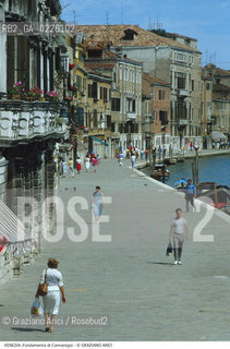 Localizzazione:..VENEZIA / CANNAREGIO..Oggetto:..Soggetto:..FONDAMENTA DI CANNAREGIO..Cronologia:.. ..Definizione Culturale:..   Autore:  ..   Stile: ..   Editori/Stampatori:..   Committenza:..Materia e Tecnica:..Collocazione:..Note:..CALLI CAMPI E PONTI..Riproduzione Fotografica:..Copyright:..Graziano Arici/Rosebud2 .Data:..1988..Costo:..A