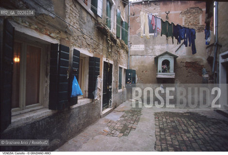 Localizzazione:..VENEZIA / CASTELLO..Oggetto:..Soggetto:..CALLE DE LA STELLA..Cronologia: ....Definizione Culturale:..   Autore: ..   Stile:..   Editori/Stampatori:..   Committenza:..Materia e Tecnica:..Collocazione:..Note:..CALLI CAMPI PONTI..Riproduzione Fotografica:..Graziano Arici/Rosebud2 .Copyright:..Graziano Arici/Rosebud2 .Data:..1985..Costo:..A