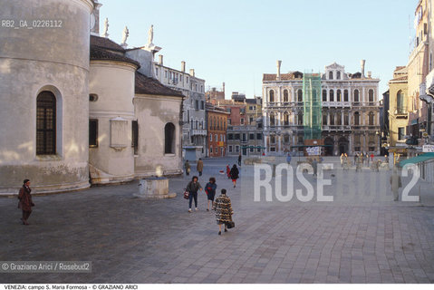 Localizzazione:..VENEZIA / CASTELLO..Oggetto:..Soggetto:..CAMPO S. MARIA FORMOSA..Cronologia: ....Definizione Culturale:..   Autore: ....   Stile:..   Editori/Stampatori:..   Committenza:..Materia e Tecnica:..Collocazione:..Note:..CALLI CAMPI PONTI..Riproduzione Fotografica:..Graziano Arici/Rosebud2 .Copyright:..Graziano Arici/Rosebud2 .Data:..1995..Costo:..A