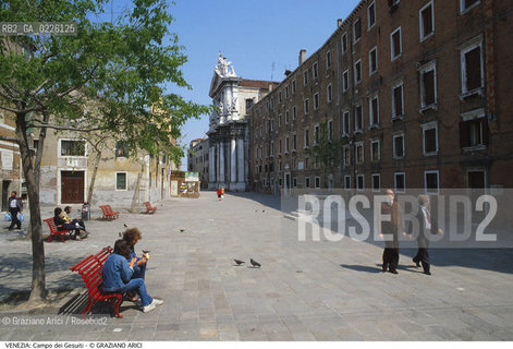 Localizzazione:..VENEZIA / CANNAREGIO..Oggetto:..Soggetto:..CAMPO DEI GESUITI / CONVENTO ORATORIO DEI CROCIFERI..Cronologia:.. ..Definizione Culturale:..   Autore: ..   Stile: ..   Editori/Stampatori:..   Committenza:..Materia e Tecnica:..Collocazione:..Note:..CALLI CAMPI E PONTI..Riproduzione Fotografica:..Copyright:..Graziano Arici/Rosebud2 .Data:..1991..Costo:..A