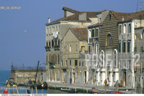 Localizzazione:..VENEZIA / CANNAREGIO..Oggetto:..Soggetto:..FONDAMENTA DI CANNAREGIO / S. GIROLAMO..Cronologia:.. ..Definizione Culturale:..   Autore:  ..   Stile: ..   Editori/Stampatori:..   Committenza:..Materia e Tecnica:..Collocazione:..Note:..CALLI CAMPI E PONTI..Riproduzione Fotografica:..Copyright:..Graziano Arici/Rosebud2 .Data:..1982..Costo:..A