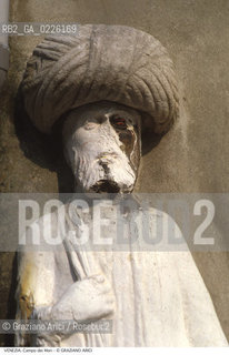 Caption: Localizzazione:..VENEZIA / CANNAREGIO..Oggetto:..Soggetto:..CAMPO DEI MORI..Cronologia: ..XIII SECOLO..Definizione Culturale:..   Autore: ..   Stile:..   Editori/Stampatori:..   Committenza:..Materia e Tecnica:..Collocazione:..Note:..CALLI CAMPI PONTI..Riproduzione Fotografica:..Graziano Arici/Rosebud2 .Copyright:..Graziano Arici/Rosebud2 .Data:..1990..Costo:..A