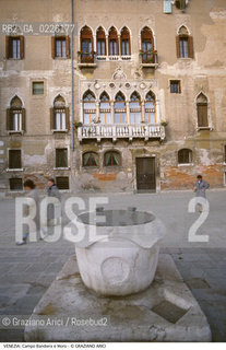 Localizzazione:..VENEZIA / CASTELLO..Oggetto:..Soggetto:..CAMPO BANDIERA E MORO O DELLA BRAGORA / PALAZZO GRITTI MOROSINI BADOER / HOTEL LA RESIDENZA / VERA DA POZZO..Cronologia: ..XIV SECOLO..Definizione Culturale:..   Autore: ..   Stile:..GOTICO..   Editori/Stampatori:..   Committenza:..Materia e Tecnica:..Collocazione:..Note:..CALLI CAMPI E PONTI..Riproduzione Fotografica:..Graziano Arici/Rosebud2 .Copyright:..Graziano Arici/Rosebud2 .Data:..1988..Costo:..A
