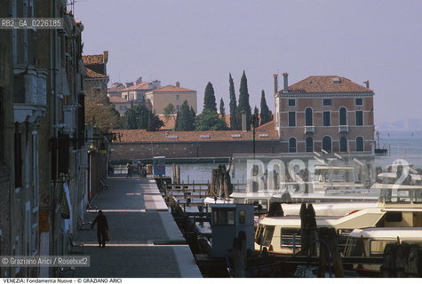 Localizzazione:..VENEZIA / CANNAREGIO..Oggetto:..Soggetto:..FONDAMENTA NUOVE / CASINO DEGLI SPIRITI..Cronologia:.. ..Definizione Culturale:..   Autore:  ..   Stile: ..   Editori/Stampatori:..   Committenza:..Materia e Tecnica:..Collocazione:..Note:..CALLI CAMPI E PONTI..Riproduzione Fotografica:..Copyright:..Graziano Arici/Rosebud2 .Data:..1990..Costo:..A