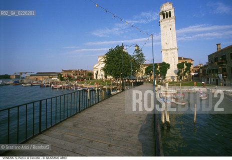 Localizzazione:..VENEZIA / CASTELLO..Oggetto:..Soggetto:..S. PIETRO DI CASTELLO..Cronologia:.. ..Definizione Culturale:..   Autore:  ..   Stile: ..   Editori/Stampatori:..   Committenza:..Materia e Tecnica:..Collocazione:..Note:..CALLI CAMPI E PONTI..Riproduzione Fotografica:..Copyright:..Graziano Arici/Rosebud2 .Data:..1990..Costo:..A